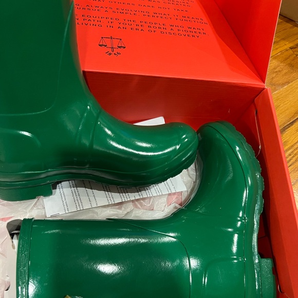Women’s Green Shiny Rainboots - Picture 2 of 5